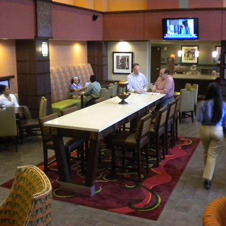 Hampton Inn & Suites Cincinnati / Uptown - University Area Интерьер фото
