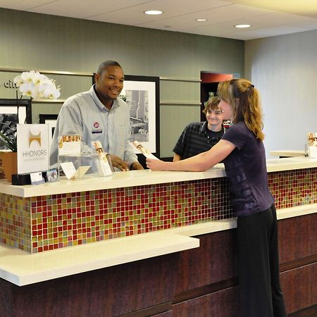 Hampton Inn & Suites Cincinnati / Uptown - University Area Интерьер фото