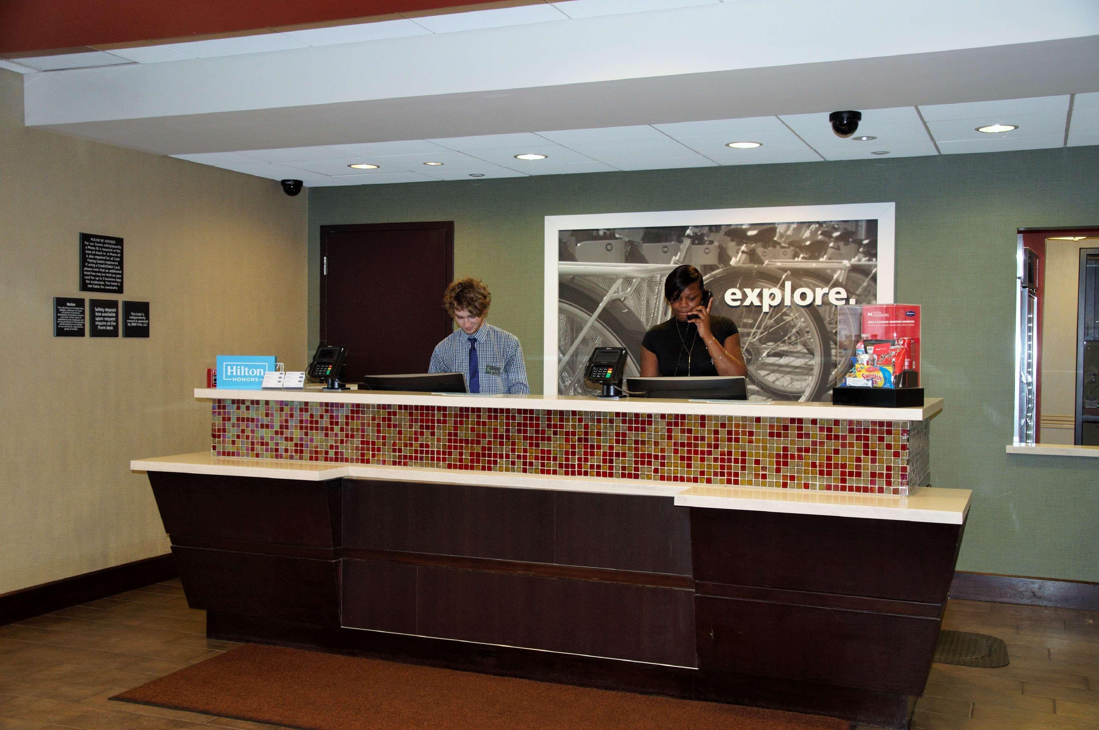Hampton Inn & Suites Cincinnati / Uptown - University Area Экстерьер фото