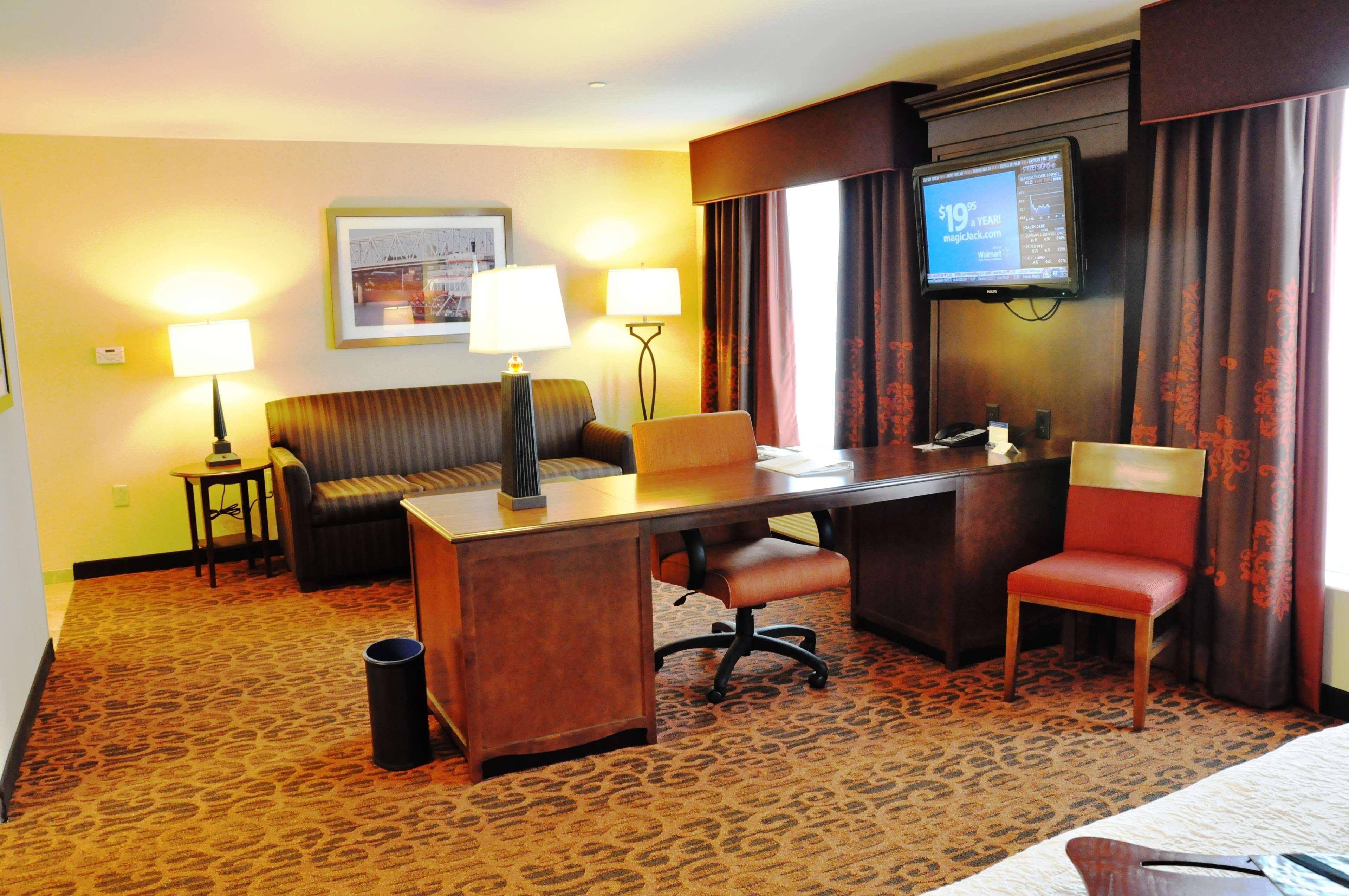 Hampton Inn & Suites Cincinnati / Uptown - University Area Номер фото