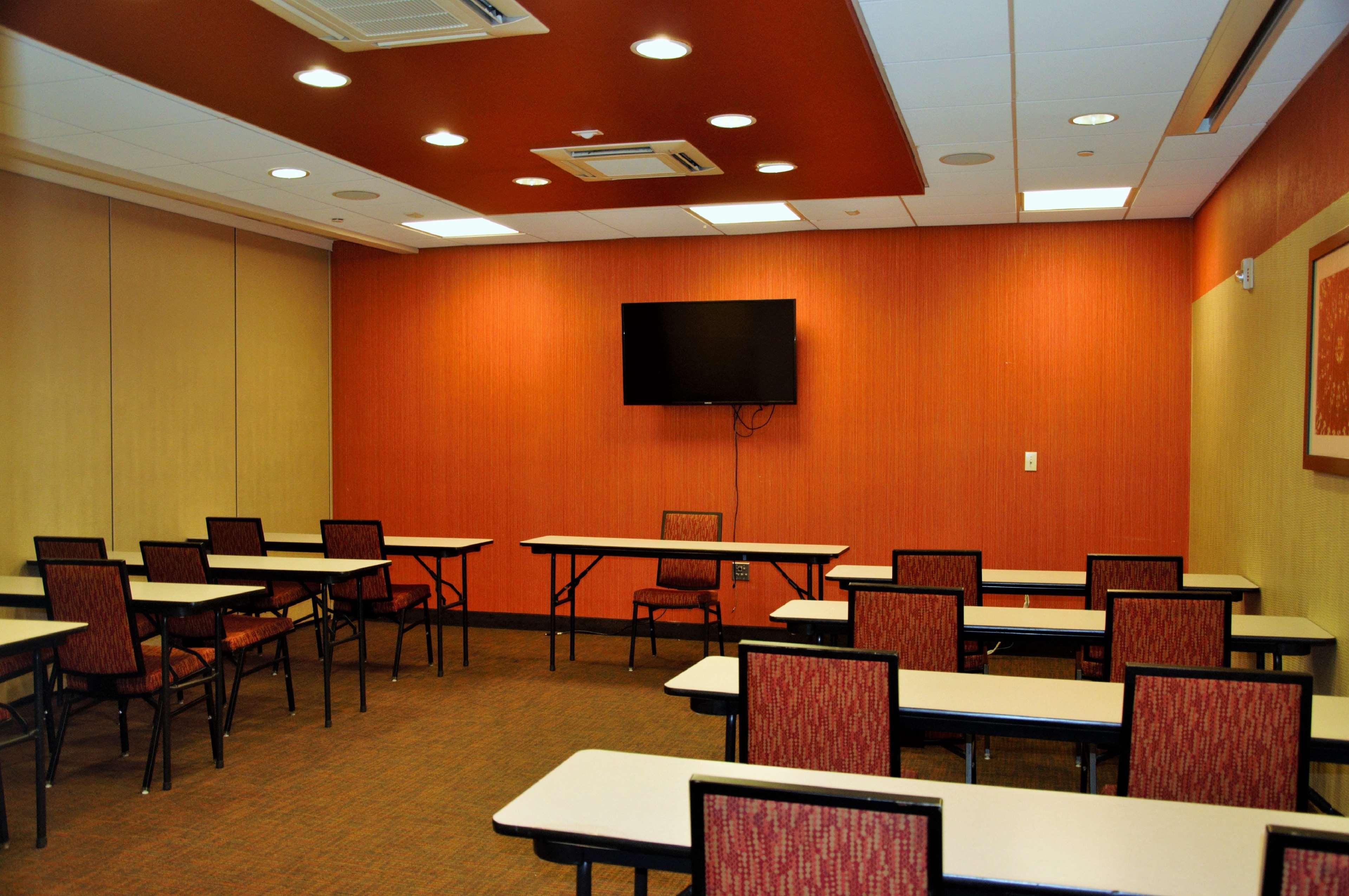Hampton Inn & Suites Cincinnati / Uptown - University Area Экстерьер фото