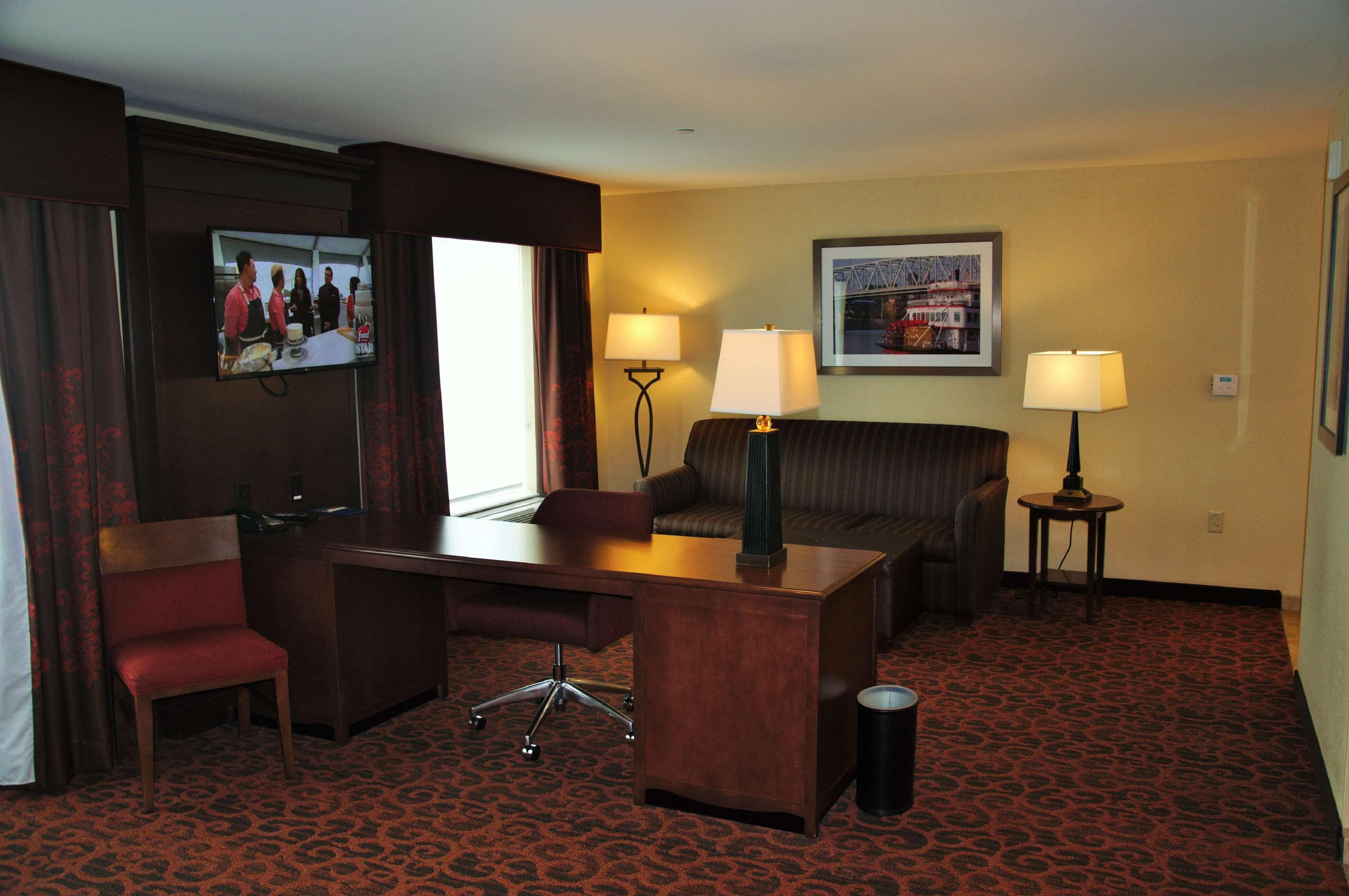 Hampton Inn & Suites Cincinnati / Uptown - University Area Экстерьер фото
