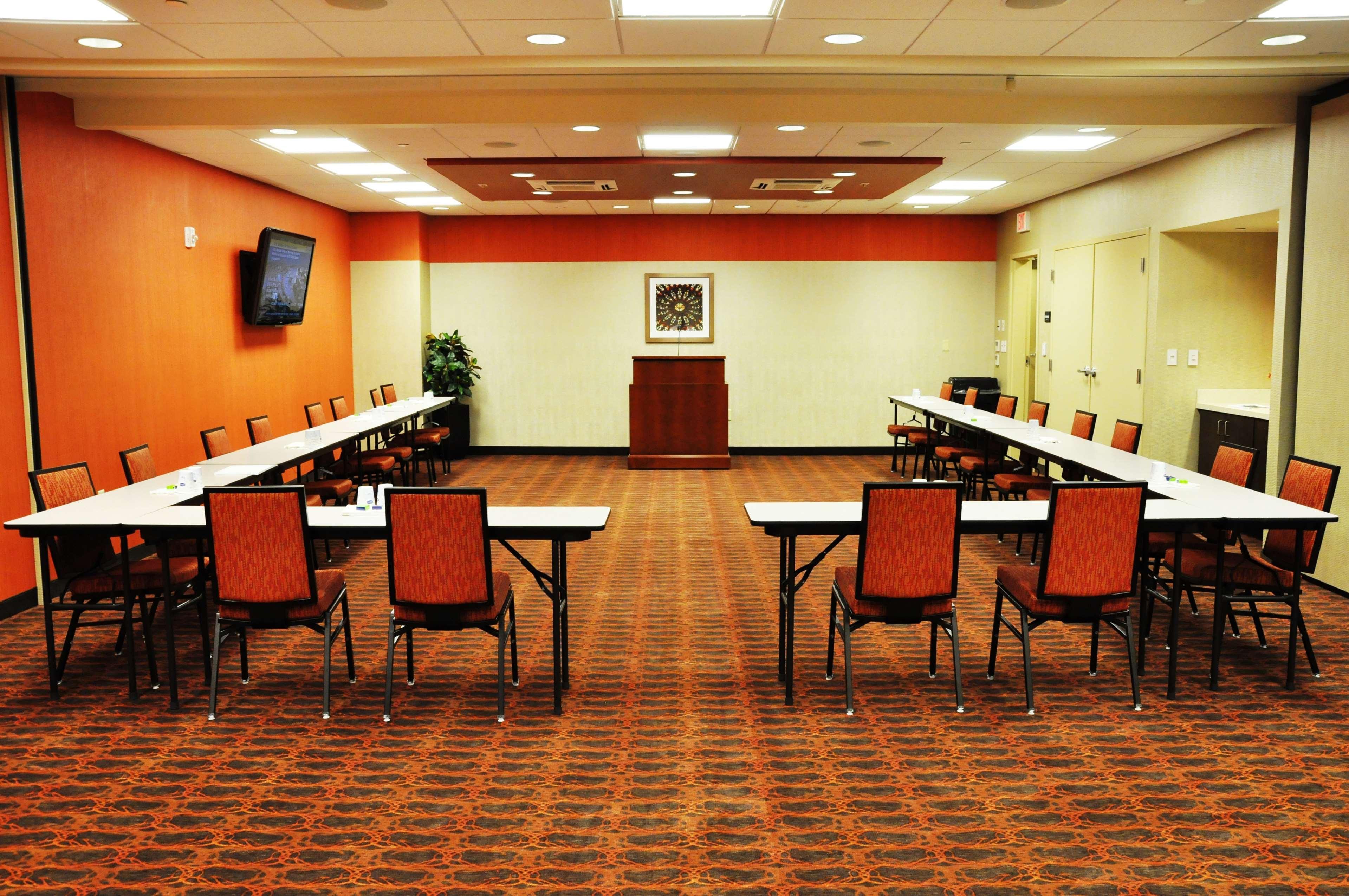 Hampton Inn & Suites Cincinnati / Uptown - University Area Удобства фото