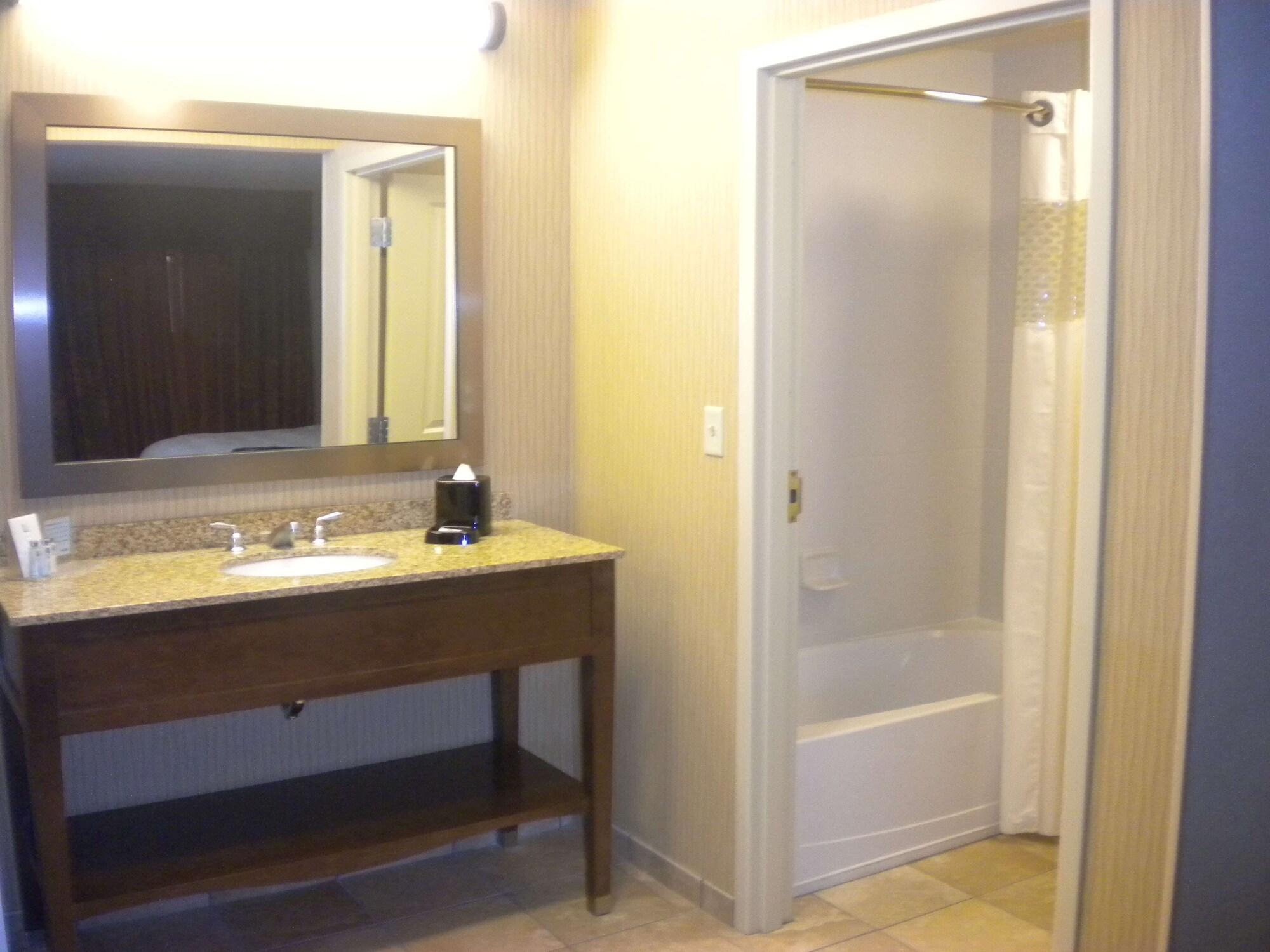 Hampton Inn & Suites Cincinnati / Uptown - University Area Экстерьер фото