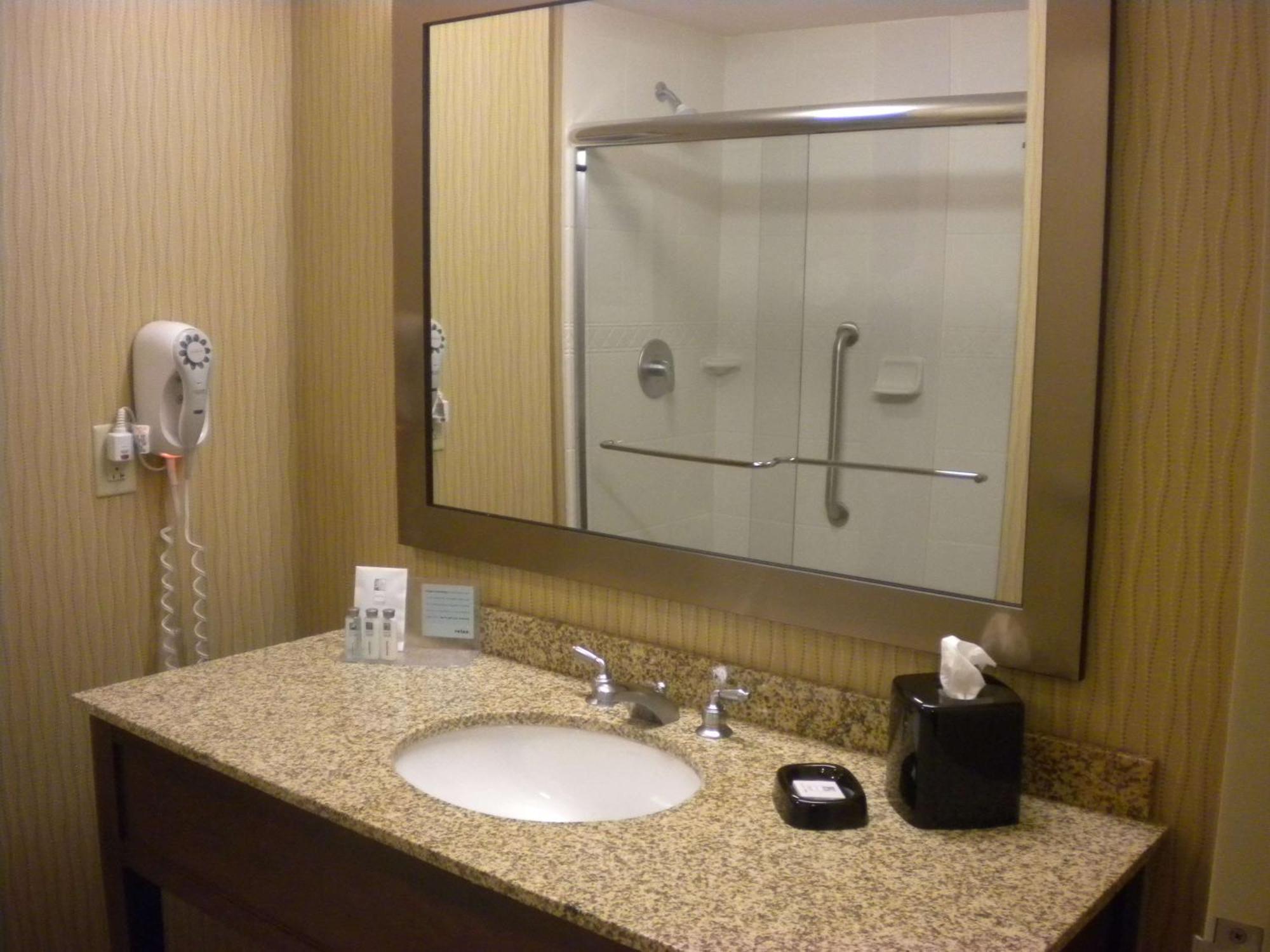 Hampton Inn & Suites Cincinnati / Uptown - University Area Экстерьер фото
