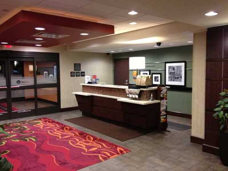 Hampton Inn & Suites Cincinnati / Uptown - University Area Экстерьер фото